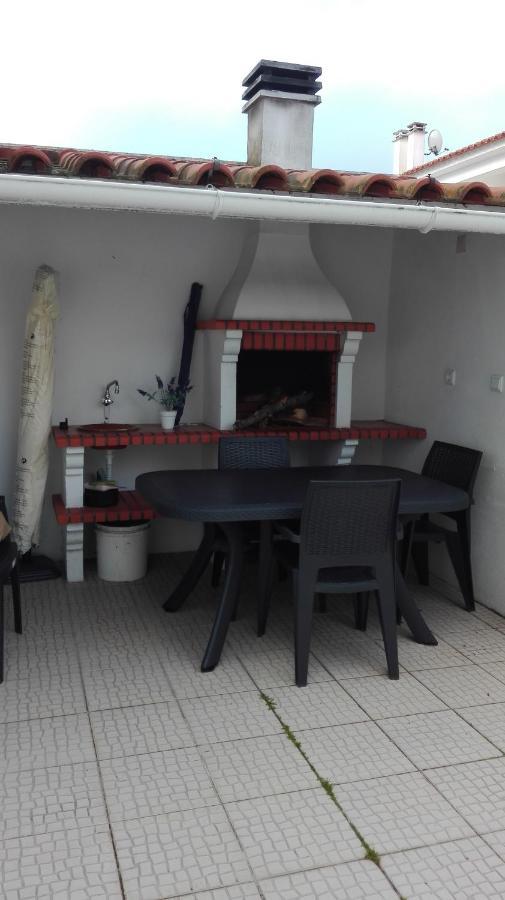 Casinha Res Do Chao Na Nazare Com Quintal E Barbecue Villa Exterior photo
